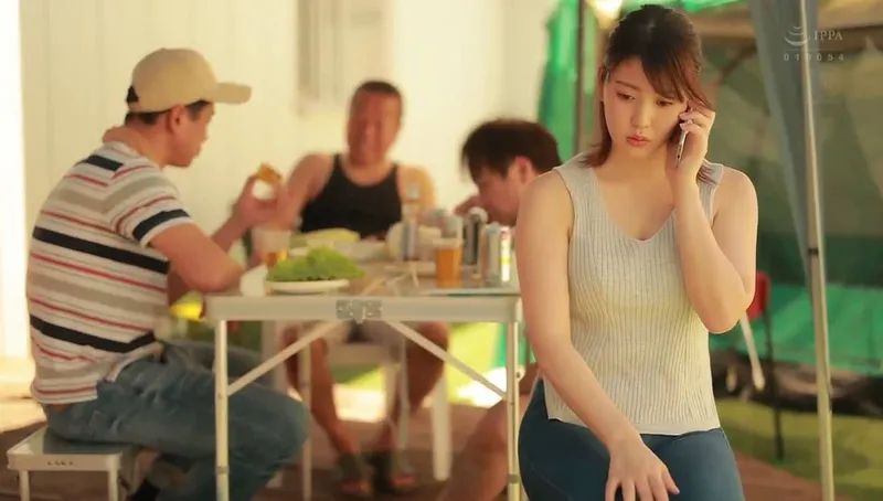 Anh xã khờ để vợ yêu tham gia sự kiện cắm trại với mấy gã cạnh nhà và cái kết