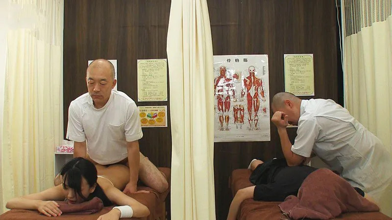 Dẫn em ghệ đi mát-xa rồi bị làm tình cạnh bên mà không hề hay biết