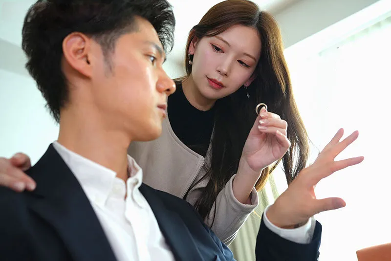 Bà xã đi đi chơi, anh xã ở nhà bị nhỏ em cô vợ gạ chịch không trượt phát nào